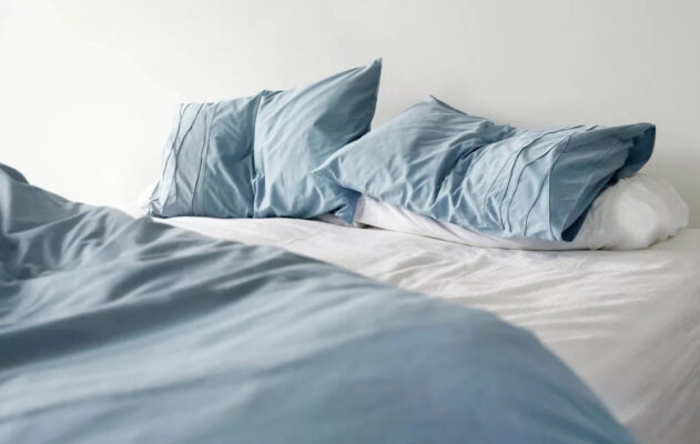 วิธีเปลี่ยนผ้าปูที่นอน-เตียงนอน ฐานรองที่นอน